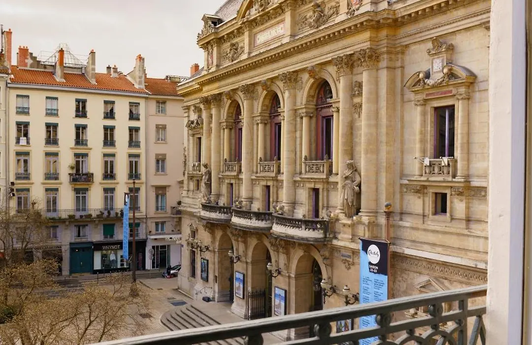 Hotel Du Theatre-1