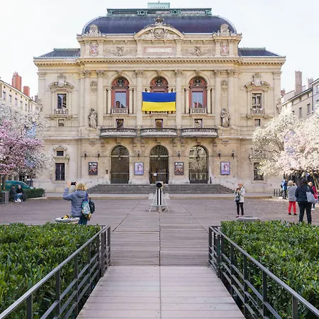 Hotel Du Theatre-2